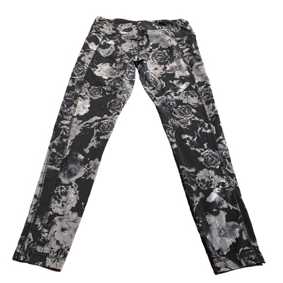 Sold - Picture 1 of 6